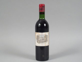 Vente aux enchères 1 BOUTEILLE CHÂTEAU LAFITE ROTHSCHILD 1er GCC PAUILLAC - 1966 - BG/ETL
