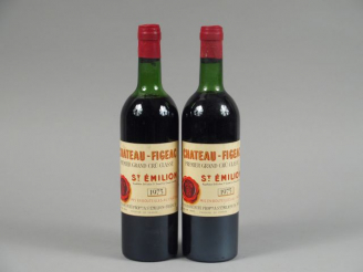 Vente aux enchères 2 BOUTEILLES CHÂTEAU FIGEAC 1er GCC ST EMILION - 1975 - HEP