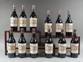 Vente aux enchères 12 BOUTEILLES CHÂTEAU HAUT BRION 1er GCC GRAVES - 1978 - CBO - 1 ELA/E