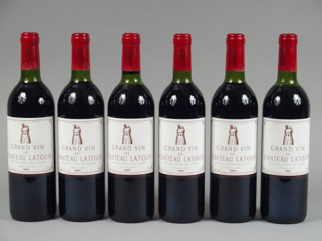 6 BOUTEILLES CHÂTEAU LATOUR 1er GCC PAUILLAC - 1983 - 4 BG/2 LB