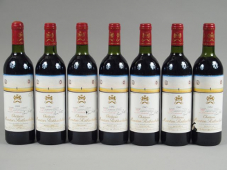 Vente aux enchères 7 BOUTEILLES CHÂTEAU MOUTON ROTHSCHILD 1er GCC PAUILLAC - 1983 - 2 BG/
