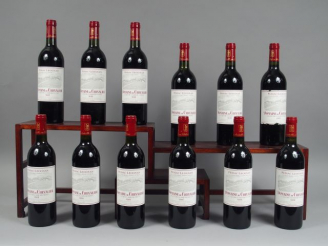 Vente aux enchères 12 BOUTEILLES DOMAINE DE CHEVALIER GC GRAVES - 1986 - CBO - 3 BG/1 ELA