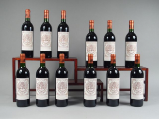 Vente aux enchères 12 BOUTEILLES CHÂTEAU PICHON LONGUEVILLE BARON 2eme GCC PAUILLAC - 199