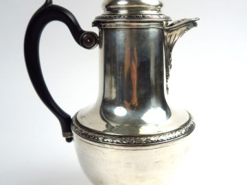 Verseuse sur talon en argent, poinçon Minerve, de style Louis XVI, à d