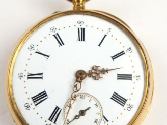 Vente aux enchères Montre de gousset en or. Manque le verre. Poids tel : 59.6 g