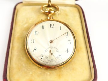 Montre de gousset extra plate en or, monogrammée AS. Poids tel : 55,88