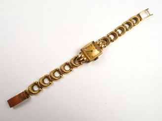 Vente aux enchères Montre de dame, cadran et bracelet en or.  Poids tel : 26 g