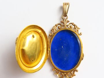 Médaillon pendentif porte-photo Napoléon III en or  rehaussé de demi-p
