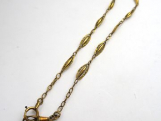 Vente aux enchères Partie de giletière en or 14 carats, attache en métal.  Poids : 7 g