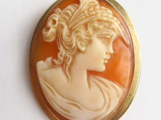 Vente aux enchères Camée coquille, monture en or 14 carats. Poids tel : 4,19 g