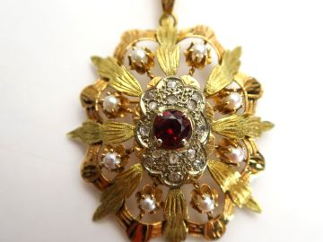 Broche Napoléon III en or 3 tons, ornée de demi-perles, de diamants ta