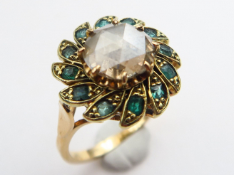 Vente aux enchères Bague en or jaune, ornée en son centre d’un diamant taillé en rose, da