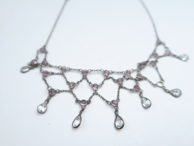 	Collier en argent et pierres