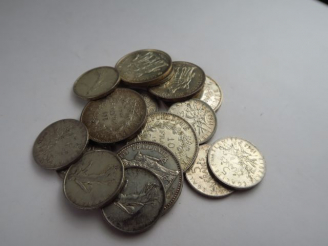 Vente aux enchères 	6 pièces de 10 francs argent, 12 pièces de5 francs argent