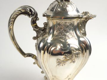 Verseuse Napoléon III en argent, poinçon Minerve, important décor de b