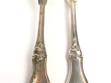 12 couverts à entremets de style Rocaille en argent, poinçon Minerve. 