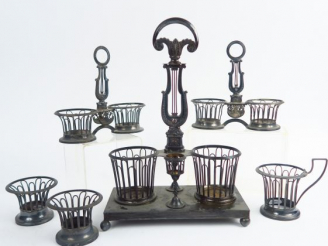 Vente aux enchères Garniture de table en argent comprenant : deux salières doubles, deux 