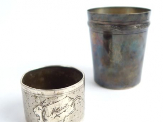 Vente aux enchères Timbale en argent, poinçon Minerve, et rond de serviette en argent, po