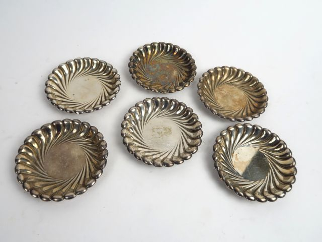 TIFFANY and Co. Suite de 6 coupelles à côtes torsadées en argent.