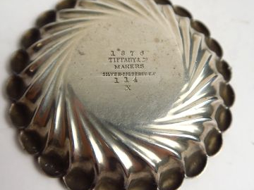TIFFANY and Co. Suite de 6 coupelles à côtes torsadées en argent.