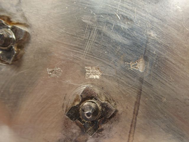 Huilier vinaigrier en argent XVIIIème. Poids: 1110gr