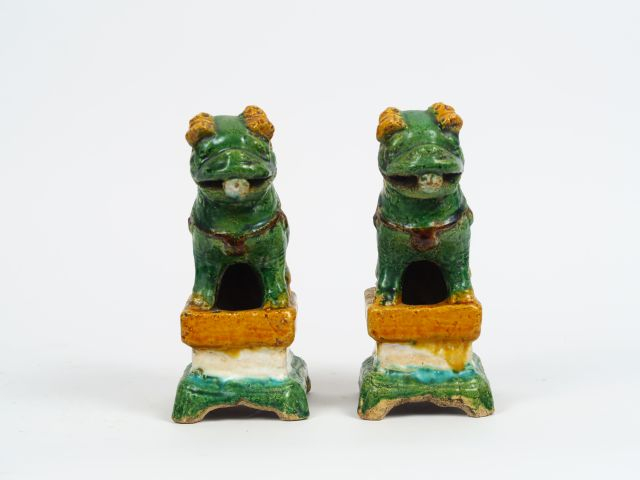 Paire de porte-baguettes à encens en céramique émaillée ocre jaune rep