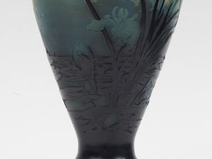 Vente aux enchères GALLE. Vase en verre, à décor aquatique gravé en camée et à l'acide da