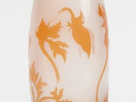 GALLE. Vase ovoïde en cristallerie, à décor de pavots oranges sur fond