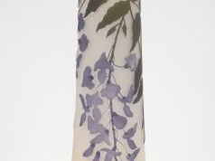 Vente aux enchères GALLE. Grand vase en verre, à décor gravé en camée et à l’acide de gly