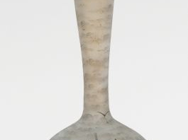Vente aux enchères DAUM. Grand vase en verre, à décor gravé en grisaille de marine hollan