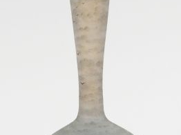 DAUM. Grand vase en verre, à décor gravé en grisaille de marine hollan