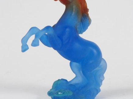 DAUM. Sujet en pâte de verre polychrome "Cheval cabré". Signé. H. : 17