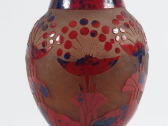 Vente aux enchères LE VERRE FRANCAIS SCHNEIDER. Verre de veilleuse en verre, décor "Ombel