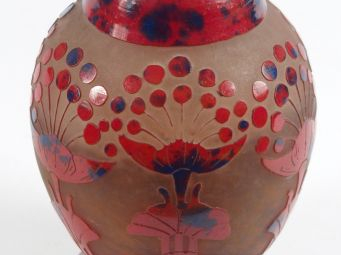 LE VERRE FRANCAIS SCHNEIDER. Verre de veilleuse en verre, décor "Ombel