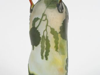 LEGRAS. Vase en verre, à décor gravé en camée et à l’acide de mûrier v