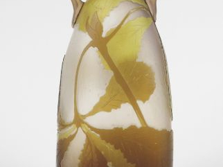 LEGRAS. Vase ovoïde en verre, à décor polychrome gravé en camée et à l