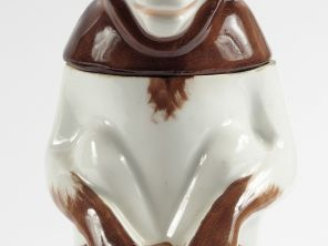 Vente aux enchères SANDOZ. Veilleuse Art Déco en porcelaine polychrome de Limoges en form