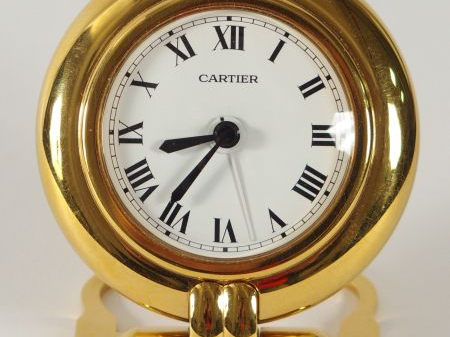 CARTIER. Must de Cartier, réveil en métal doré, dans sa boite d"origin