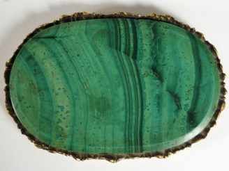 Vente aux enchères Plaque ovale XIXème, presse-papier, en malachite, monture en bronze do