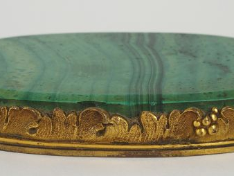 Plaque ovale XIXème, presse-papier, en malachite, monture en bronze do