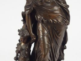 Vente aux enchères H. PLE "Jeune mère et son enfant". Sculpture en bronze à patine brune.
