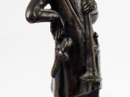 Ecole française début Xxème, sculpture en bronze à patine brune "Le so