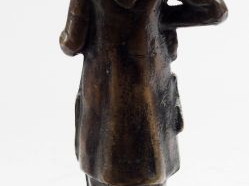 Ecole française début Xxème, sculpture en bronze à patine brune "Le so