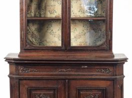 Vente aux enchères Buffet deux-corps de style Régence en chêne mouluré et sculpté, ourvra