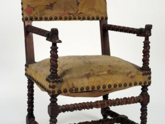 Vente aux enchères Fauteuil de style Louis XIII en noyer mouluré et sculpté, extrêmités d