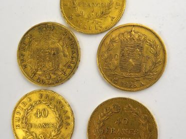 5 pièces 40 francs or : 1 pièce Napoléon, 1810 W, 1811, 1828 Charles X