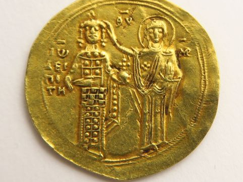 Monnaie byzantine de Jean II Comnene ( 1118.1143) : Hyperpère or.  Con