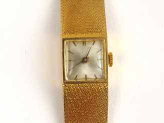 Vente aux enchères Montre de dame, boitier et bracelet en or. Poids tel : 44,3 g. LP : 12