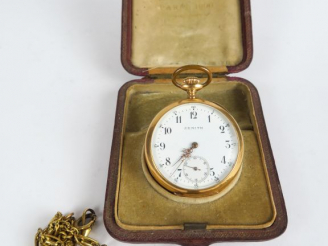 Vente aux enchères ZENITH.  Montre de gousset en or Poids tel. 78 g  On y joint une parti
