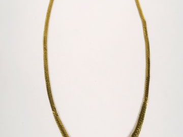 Collier en or, maille épi. (maille légèrement accidentée). Poids : 6.4